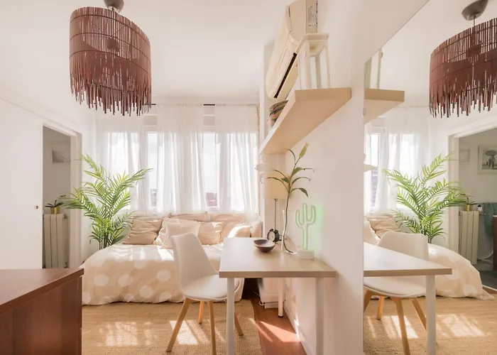 Sunny And Cozy Room With Ensuite Bathroom